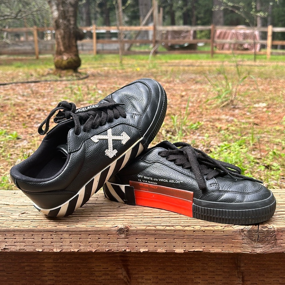 Off White volcanized low leather sneaks